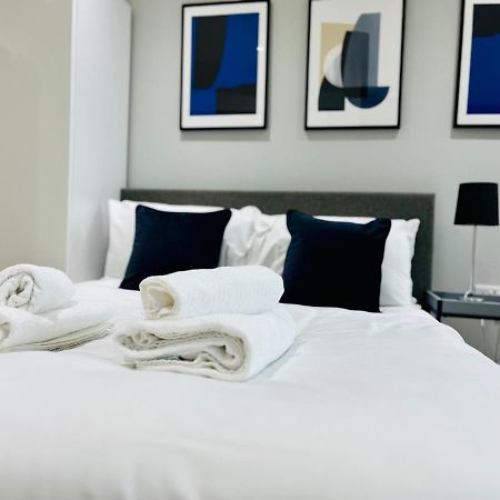 Lovely Studio Apartment With Free Parking Included! Манчестер Экстерьер фото
