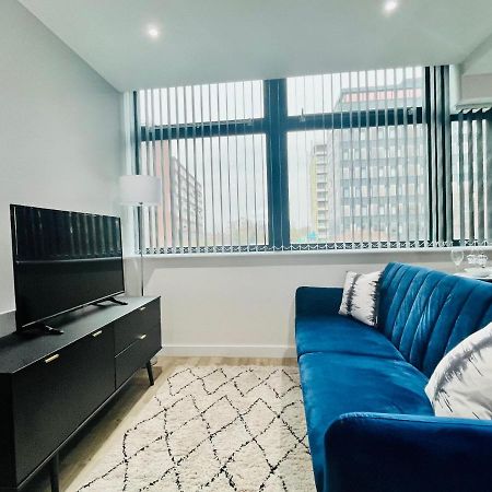 Lovely Studio Apartment With Free Parking Included! Манчестер Экстерьер фото