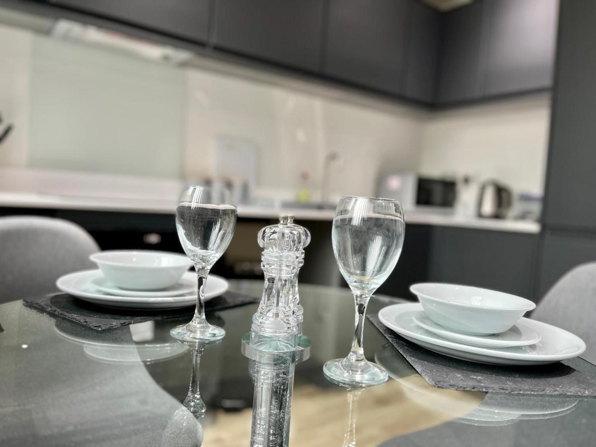 Lovely Studio Apartment With Free Parking Included! Манчестер Экстерьер фото