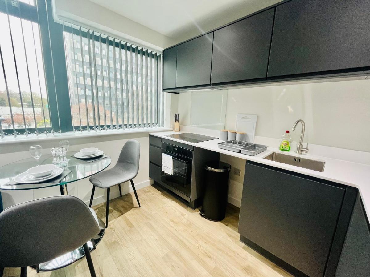 Lovely Studio Apartment With Free Parking Included! Манчестер Экстерьер фото