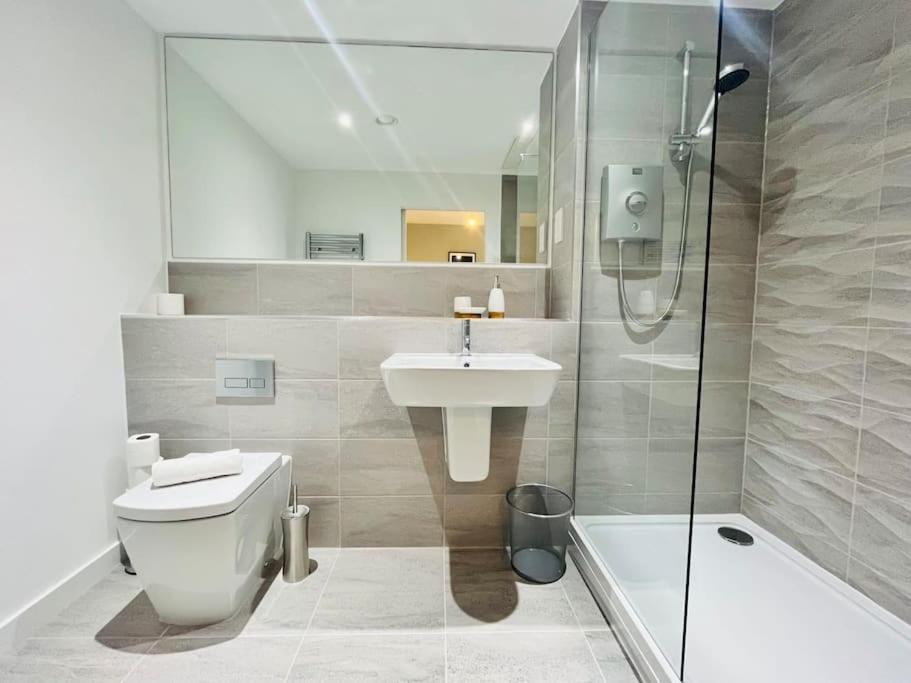 Lovely Studio Apartment With Free Parking Included! Манчестер Экстерьер фото